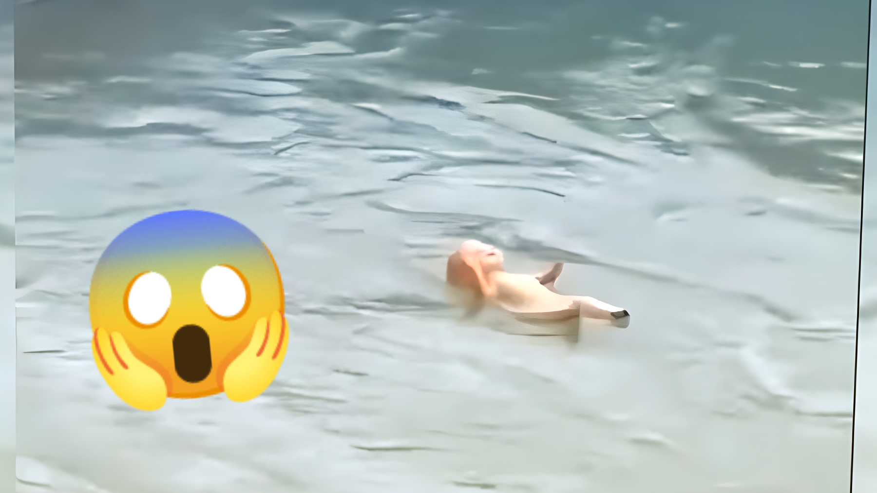 Il video che sta terrorizzando il web: una bambola che riesce a nuotare! "Oggi non dormo"